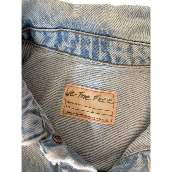 We The Free People Cropped Distressed Denim Jean Jacket size L Blue - Picture 3 of 9